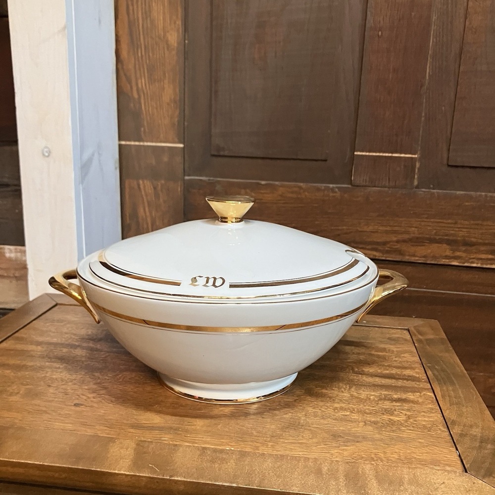 Haus Dresden Covered Dish White With Fold Trim